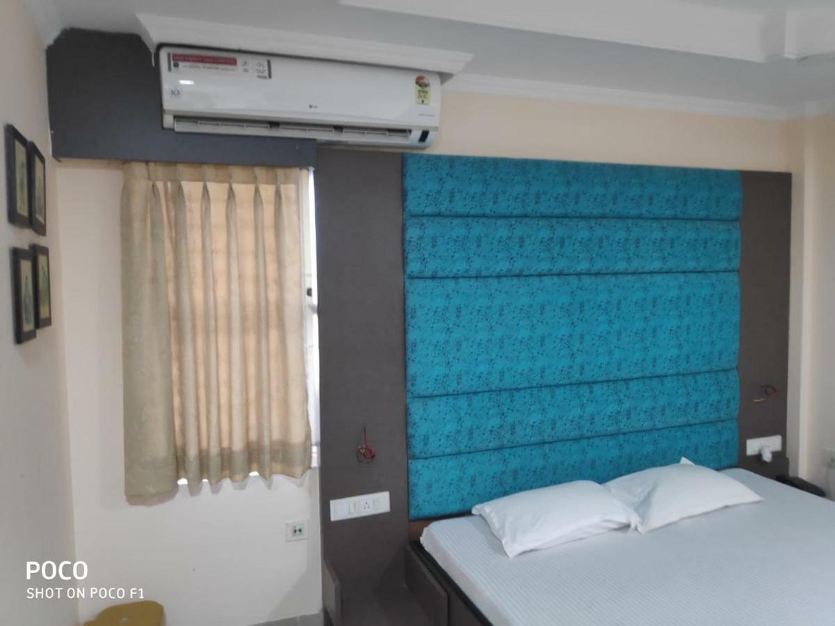 Saraswati Retreat Hotel บูบันเนสชวาร์ ภายนอก รูปภาพ