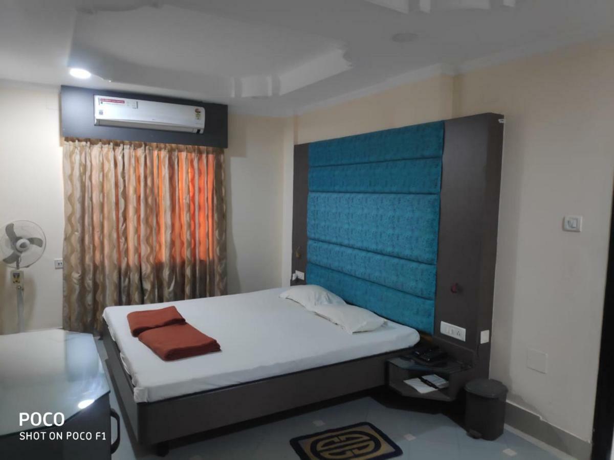 Saraswati Retreat Hotel บูบันเนสชวาร์ ภายนอก รูปภาพ