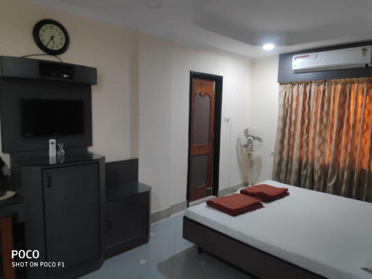 Saraswati Retreat Hotel บูบันเนสชวาร์ ภายนอก รูปภาพ